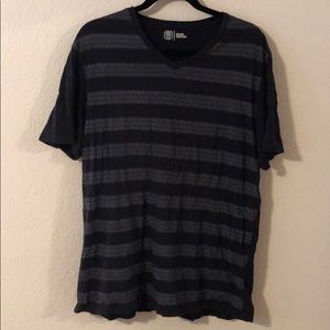 V-neck short sleeve shirt